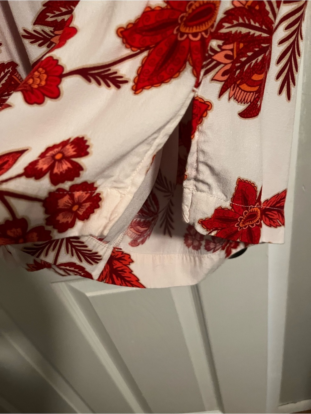 LOFT White Wide-Leg Pants with Red Floral Print size Large - Picture 6 of 6